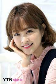 I googled her and was a bit surprised to find out that shes listed as 5'2. Park Bo Young Park Bo Young Hair Park Bo Young Short Hair Styles