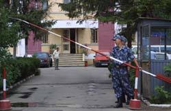 Caracteristici:setul include 57 de piese de diferite forme, marimi si culori.contine cuburi, 2 masinute si alte accesorii.dezvolta imaginatia si creativitatea copilului.dimensiuni: Sectia 5 Politie Se Reuneste In Beciurile Pna Ziarul Curentul