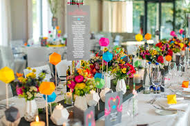 Home dekoration tischdeko über 90 prachtvolle tischdekoration ideen + anleitungen zum selbermachen. Bunte Moderne Hochzeit Mit Grafischen Elementen