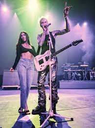Последние твиты от blonde don (@machinegunkelly). Megan Fox And Machine Gun Kelly A Complete Relationship Timeline Glamour