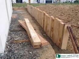 Videotuto Amenagement D 039 Un Tour De Maison Amenagement Maison Https Tutotube Fr Jardin Exterieu Bordure Jardin Bois Muret De Jardin Jardin En Carre