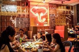 Instead of opening in some obscure location, thai hou sek decided to go all out and open in malls e.g. Eat Drink Kl Thai Hou Sek 1 Utama