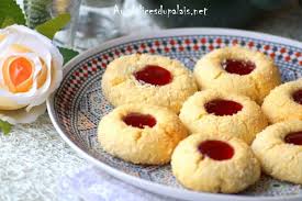 Sables A La Confiture Et Noix De Coco Sable A La Confiture Alimentation Noix De Coco