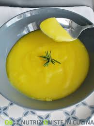 Il sapore delle patate ben si adatta a quello dei porri e risulta comunque piuttosto neutro. Vellutata Di Patate Allo Zafferano Qb Ricette