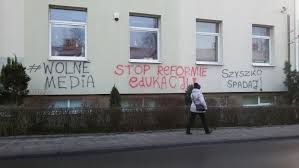 Polub, podziel się, komentuj i udostępniaj. Atak Na Siedzibe Pis I Solidarnosci W Czestochowie Policja Szuka Autora Napisu Wolne Media Zdjecia Dziennik Zachodni