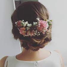 Echte Blumen In Der Brautfrisur Sind Immer Eine Wunderschone Idee Www Brautzauber De Brautfrisuren Mit Echten Blumen Brautfrisur Echte Blumen