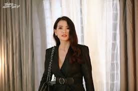 Nguyễn thị anh thư (sinh ngày 26 tháng 04 năm 1982) là một siêu mẫu, diễn viên điện ảnh, diễn viên truyền hình người việt nam.anh thư là người mẫu nổi tiếng, có tần suất hoạt động nhiều nhất và độ phủ sóng cao nhất trong làng thời trang việt nam thập niên 2000, cô là một trong số ít những người mẫu. Anh ThÆ° NghÄ© Vá» Cá»¥m Tá»« Bá» Nghá» Suá»'t HÆ¡n Má»™t NÄƒm Qua
