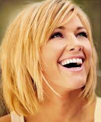 Wenn dir „long bob mit pony gefällt, gefallen dir vielleicht auch diese ideen. Fransiger Bob Mit Schragem Pony Bob Fransiger Mit Pony Schragem Short Hair Styles Straight Blonde Hair Hair Styles