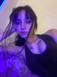 Sherry Thrush's Instagram, Twitter & Facebook