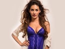 Once, amyra dastur was at her friend's house where she tried to call her mother, but after her mother didn't answer. Amyra Dastur Hd Wallpapers Latest Amyra Dastur Wallpapers Hd Free Download 1080p To 2k Filmibeat