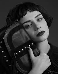 In her native israel, ninet tayeb is more than a household name — the acclaimed singer/songwriter/actress is arguably the biggest entertainment figure in the country. × ×™× ×˜ ×˜×™×™×' ×œ× ×ž×'×–×'×–×ª ×–×ž×Ÿ ×'×™×©×¨××œ
