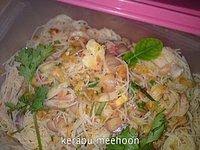 Pan fry tofu with 1 tablespoon oil until light brown and cut into small cubes. Kerabu Bihun Recipes Tasty Query