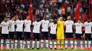 Après son sacre lors de la coupe du monde en russie, l'équipe de france championne du monde. Inacceptable Selon Emmanuel Macron