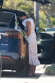 Still married to her husband jason sudeikis? Olivia Wilde Out In Venice Beach 05 27 2020 Celebmafia