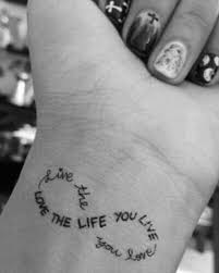 1001 Ideen Fur Handgelenk Tattoo Werden Sie Unique Im Trend Mit Bildern Kleine Handgelenktattoos Tattoos Spruche