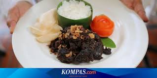 Filmawati, teman sekaligus eks rekan kerja di batam. Jangan Salah Begini Cara Bedakan Rendang Atau Bukan Di Rumah Makan Padang