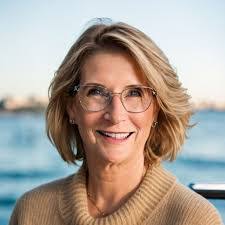 Kris Michaels's Instagram, Twitter & Facebook