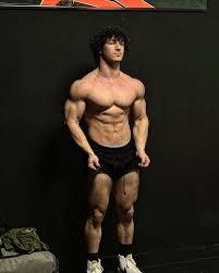 Max Tebbens (@tebbs.lifts) • Instagram photos and videos