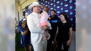 Titans offensive lineman taylor lewan had some candid words about his performance on sunday. Titans Lt Taylor Lewan Celebrates Contract Extension In Style