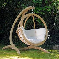 Derevyannye Podvesnye Kacheli V Sadu Zagorodnogo Doma Landshaftnyj Dizajn I Sadovye Kacheli Iz Dereva Hanging Chair Outdoor Hanging Garden Chair Swinging Chair