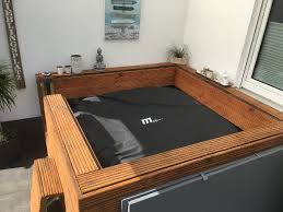 Geniessen sie die unvergleichliche massage in einem whirlpool, jacuzzi, schwimm pool. Aufblasbarer Outdoor Whirlpool Auf Terrasse Balkon Mit Verkleidung Isolierung