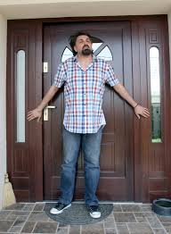 Petru mircea, soţul regretatei mădălina manole, nu mai scapă de gura soacrei sale, eugenia. La Mormantul Mamei Pe Ascuns Fiul MÄƒdÄƒlinei Manole È™i TatÄƒl Lui Petru Mircea EvitÄƒ SÄƒ Se NtalneascÄƒ La Cimitir Cu Rudele Libertatea
