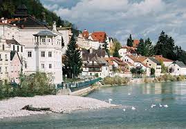 An den drei standorten lebring, steyr und wien sind ca. Steyr