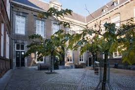 3.a high ratio of professors to students, a range of scholarships, and a strong infrastructure including laboratories and art studios. Department Of Society Studies About Um Maastricht University