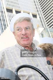 Couple Milton Sandoval and Jennifer Sermas re-enact the Kiss-In... News  Photo