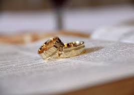 Fazesres um quadro ou começares um album com uma montagem de fotos deste primeiro ano de casados formando o numero 1! 4 Formas Lindas De Comemorar As Bodas De Casamento