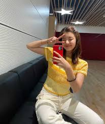 Yeji, lia, ryujin, chaeryeong, and yuna. 10 Potret Elegan Lia Itzy Saat Pamer Mirror Selfie