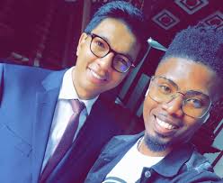 VISITE DES ARTISTES CHEZ LE PRÉSIDENT : Centre d'une polémique