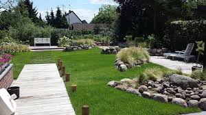 Un arredo giardino fai da te massiccio e resistente alle intemperie realizzato partendo da travetti. 20 Idee Fai Da Te Economiche Per Un Giardino Spettacolare Homify