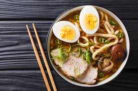 Nabeyaki udon (鍋焼きうどん) is a hot udon noodle soup traditionally served in individual donabe (earthenware pot) or iron pots. Lapsha Udon S Kuricej Recepty S Foto Ot Shefmarket