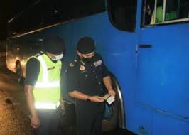 8 terbunuh dalam kemalangan libatkan bas kilang. Bawa Bas Pekerja Tanpa Lesen Psv Pengarah Jpj Negeri