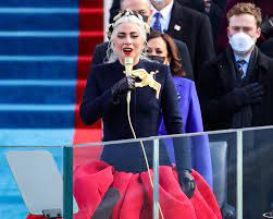 Lady gaga 's powerhouse voice helped ring in a new era of democracy with a heavenly rendition of the national anthem. Biden Inauguration Lady Gaga Sings National Anthem People Com