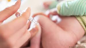 Diphtherie, keuchhusten (pertussis), tetanus, haemophilus influenzae typ b (hib. Zu Jung Zum Impfen Was Schutzt Babys Vor Masern Wissen Umwelt Dw 12 05 2019