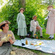 Sveriges nationaldag och svenska flaggans dag firas den 6 juni varje år och är en helgdag i sverige. Helen Simonsson On Twitter Firade Demokrati Kvinnlig Rostratt 100 Ar I Sverige Och Sveriges Nationaldag Med En Suffragett Picknick Vid Roma Klosterruin Pa Gotland Alla I Sallskapet Iforda Tidstypiska Klader Fran 1919