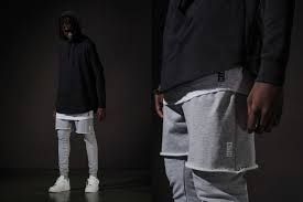 The men's streetwear label has been worn by music legends like the notorious b.i.g. 15 Best American Streetwear Brands Right Now Mens Fashion Streetwear Streetwear Brands Best Streetwear Brands