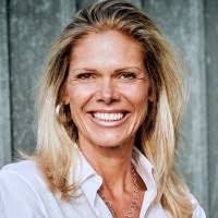 100+ perfiles de «Dr Brigitte»