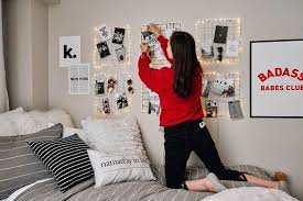 Standard dorm rooms lack personality, yet vibrant college students don't. 18 Lovely Dorm Room Ideas To Tare Room Decor To The Next Level