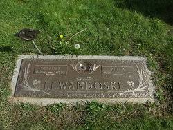 Gerald K Lewandoske (1929-1993) – Find a Grave-äreminne