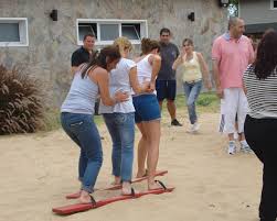 Los juegos recreativos son actividades que lleva a cabo un individuo o un grupo con el objetivo de divertirse y entretenerse. Juegos Recreativos Para Jovenes En Educacion Fisica Tengo Un Juego