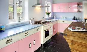 25 pastel kitchens that channel the 1950s