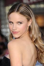 Halston Sage's Hairstyles & Hair Colors