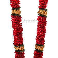 Best Flower Red Rose Petal Garland In 2020 Red Rose Petals Rose Petals Rose Petals Wedding