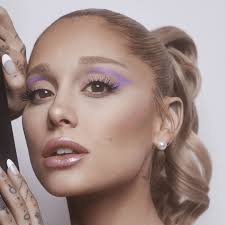 Você acha que a Ari vai falar sobre suas experiências com o Dan 'Foot'  Schneider? : r/ariheads