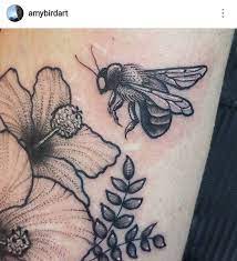 Detail Of Dotwork Hibiscus And Bumblebee Tattoo By Amy Williams Tattoo Tia Latasha Amy Bumblebee Detail Tatuagem De Abelha Tatuagens Modernas Tatuagem