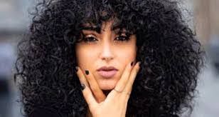 Laura Pizzarelli's Instagram, Twitter & Facebook