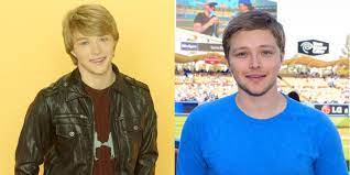 Sterling knight doesn't have a girlfriend right now. 